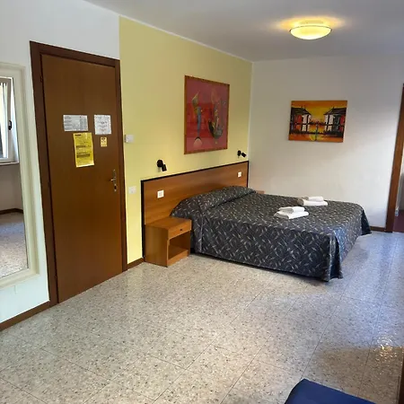 Hotel Benacus Bardolino Exterior photo